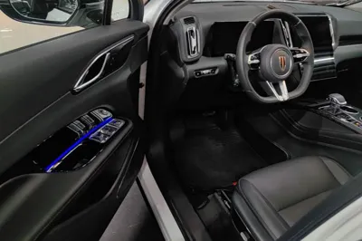 Hongqi HS3 PHEV 2025, 5300 км, за 107693.06 CNY - фото 18