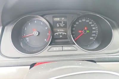Volkswagen Lavida 2015, 95300 км, за 33949.06 CNY