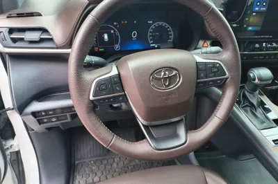 Toyota Granvia 2024, 32600 км, за 293632.49 CNY