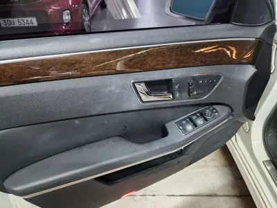Mercedes-Benz E-Class 2011, 92381 км, за 4000000 KRW - фото 6