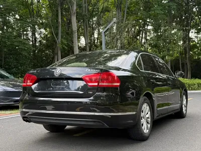 Volkswagen Passat 2013, 148000 км, за 18800 CNY