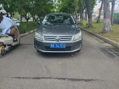 Volkswagen Santana 2014, 140000 км, за 18800 CNY
