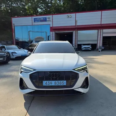 Audi e-tron · 2021 год