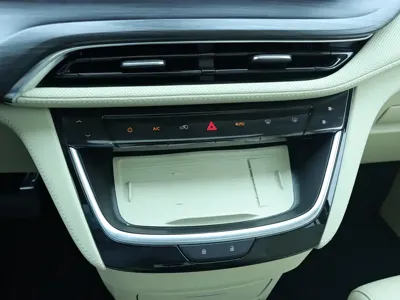 Buick GL8 Hybrid 2025, 28900 км, за 236800 CNY - фото 25