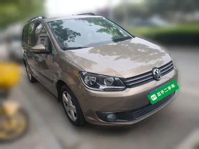 Volkswagen Touran 2015, 95000 км, за 44356.57 CNY