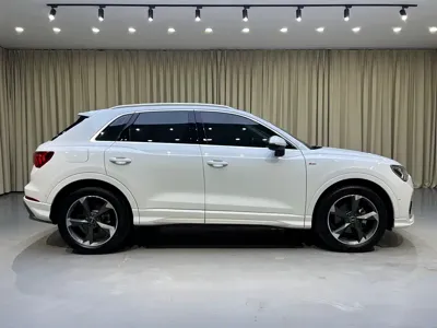 Audi Q3 2023, 43000 км, за 168800 CNY