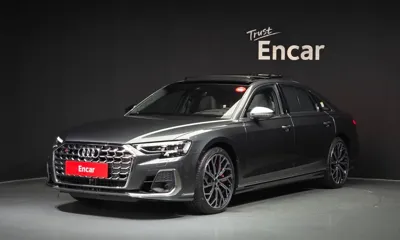 Audi S8 · 2025 год