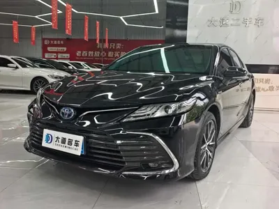 Toyota Camry · 2022 год