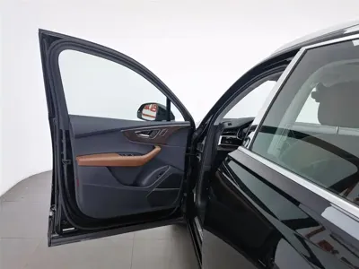 Audi Q7 2021, 92100 км, за 259800 CNY - фото 8