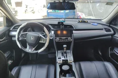 Honda Civic 2016, 80900 км, за 61355.74 CNY - фото 6