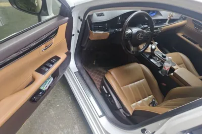 Lexus ES 2015, 81400 км, за 98051.52 CNY - фото 16