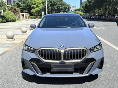 BMW 5 Series 2024, 8000 км, за 258800 CNY - фото 8