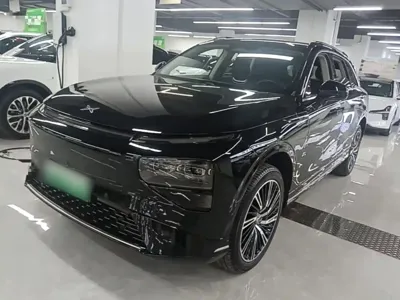 Xpeng G9 · 2024 год