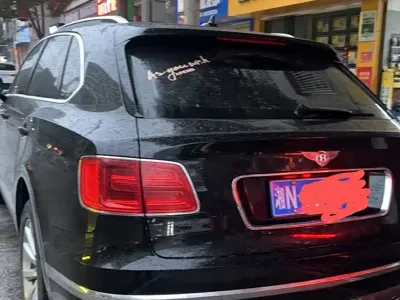 Bentley Bentayga 2019, 80000 км, за 1080000 CNY