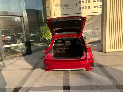 Lexus CT 2018, 93500 км, за 77000 CNY