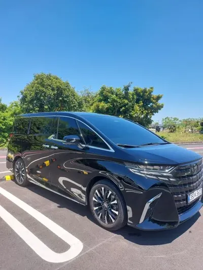 Toyota Alphard · 2025 год