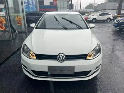 Volkswagen Golf 2016, 77000 км, за 32800 CNY