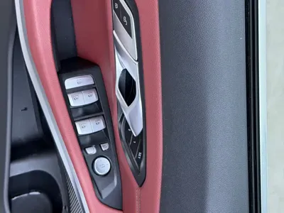 BMW 3 Series 2023, 61000 км, за 205799 CNY