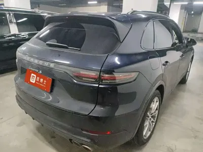 Porsche Cayenne 2022, 89000 км, за 458800 CNY