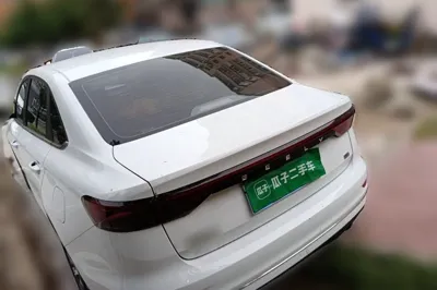Geely Auto Emgrand 2023, 9900 км, за 46430.13 CNY