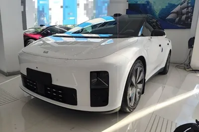 Li Auto Li Auto i6 · 2025 год