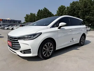 BYD MAX · 2020 год