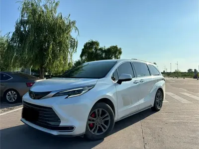 Toyota Sienna · 2026 год