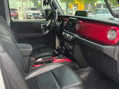 Jeep Wrangler 2020, 104000 км, за 199800 CNY