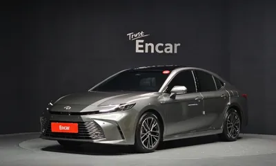 Toyota Camry · 2025 год