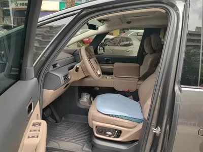 Li Auto Li MEGA 2025, 14700 км, за 478000 CNY - фото 9