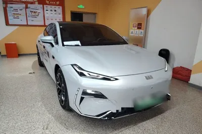 Geely Galaxy E8 2025, 11600 км, за 147060.47 CNY - фото 3