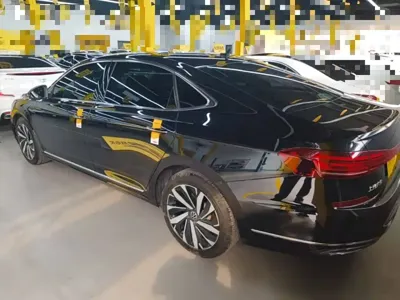 Volkswagen Passat 2023, 60800 км, за 131100 CNY - фото 5