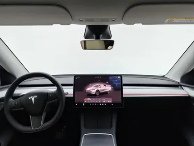 Tesla Model Y 2023, 31800 км, за 177900 CNY