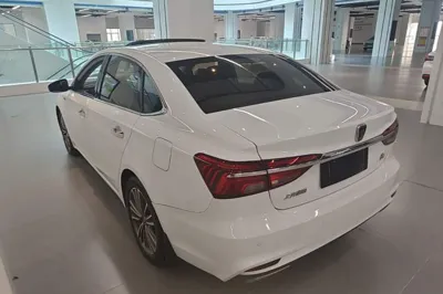 Roewe i6 2020, 66600 км, за 39777.78 CNY