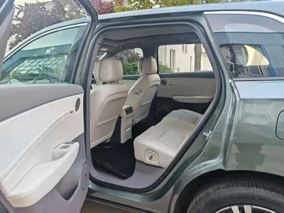 Hongqi 红旗HS6 PHEV 2026, 1000 км, за 175799 CNY - фото 9