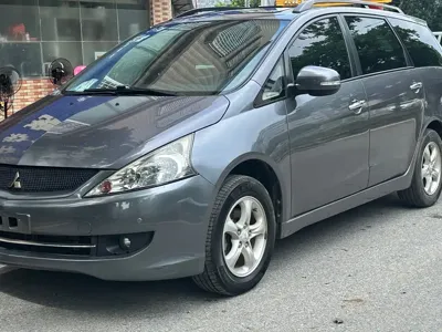 Mitsubishi Grandis · 2011 год