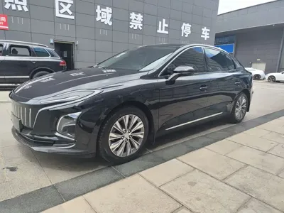 Hongqi Hongqi E-QM5 2025, 13000 км, за 83500 CNY