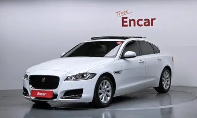 Jaguar XF · 2017 год