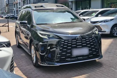 Toyota Sienna 2024, 13000 км, за 350712.26 CNY - фото 3