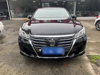 Toyota Crown 2015, 38800 км, за 162753.81 CNY