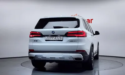 BMW X5 2022, 60474 км, за 99990000 KRW