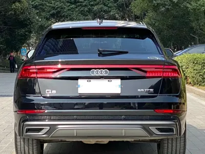 Audi Q8 2021, 70000 км, за 355000 CNY
