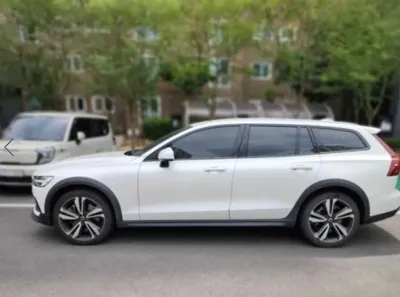 Volvo V60 2020, 119659 км, за 21490000 KRW