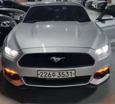 Ford Mustang · 2015 год