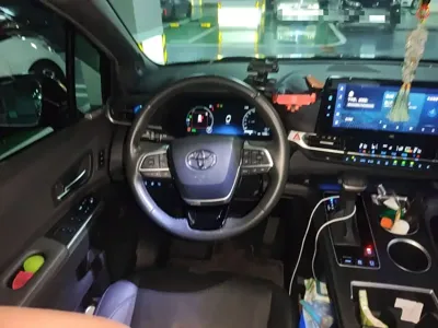 Toyota Sienna 2022, 73400 км, за 226500 CNY - фото 3
