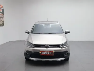 Volkswagen Polo 2013, 106900 км, за 20800 CNY