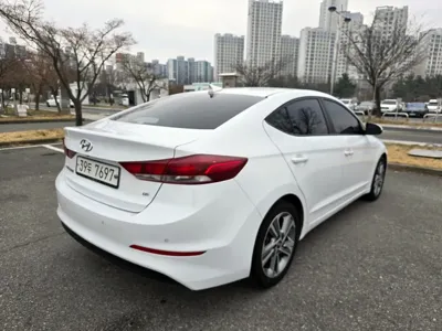 Hyundai Avante 2018, 57895 км, за 10900000 KRW - фото 2
