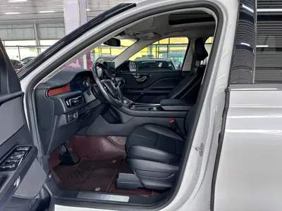 Lincoln Aviator 2023, 71000 км, за 248900 CNY - фото 7