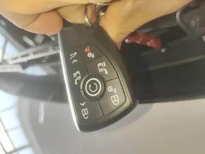 Buick GL8 Hybrid 2025, 14400 км, за 302500 CNY - фото 9