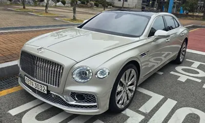 Bentley Flying Spur 2022, 19799 км, за 230000000 KRW